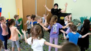 Уэнсдей Адамс пришла на праздник к Софье