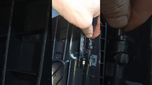 Ремонт крышки перчаточного ящика Citroen C4 Picasso G1
