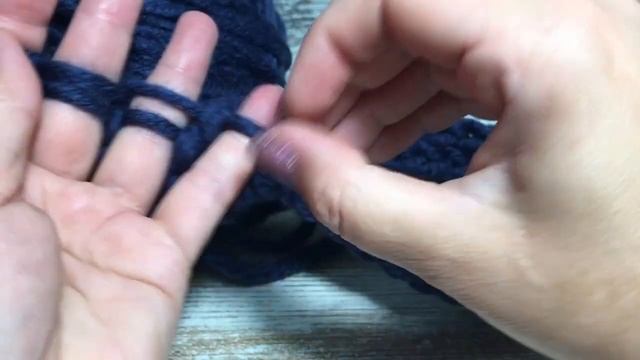 ШАПКА БЕЗ ВЯЗАНИЯ!/finger knitting knitting pattern/БЕЗ КРЮЧКА И СПИЦ за 40 МИНУТ! МАСТЕР КЛАСС смотреть онлайн