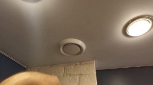 Вентиляцию в потолке делаем так.