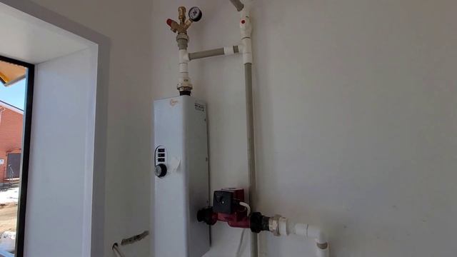 Первый дом на Изумрудной улице. Тёплый пол и термоголовки. смотреть онлайн