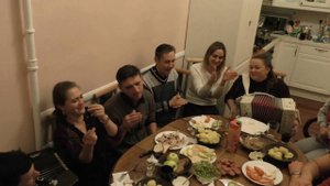 Всеми любимая песня "Вологда". Исполняет народный ансамбль "Хорошая компания".Гармонь - это  душа.