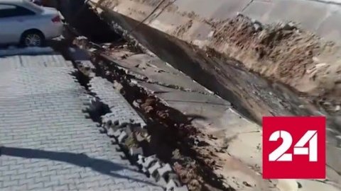 В Турции спасатели продолжают вытаскивать людей из-под завалов - Россия 24