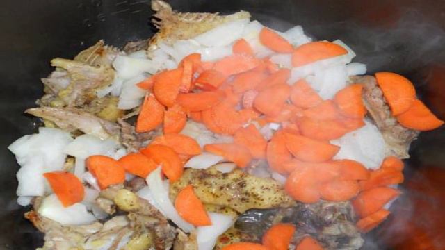 Картофель тушеный с уткой в мультиварке