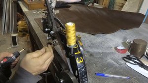 Часть2. Шью кожаный фартук для мастерской своими руками.