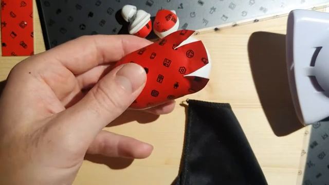 Dbrand Icons Samsung Buds Applying Skin смотреть онлайн