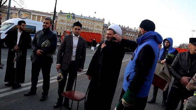 Омодагии намози иди рамазон. Масҷиди Сенной, қисми панҷум.