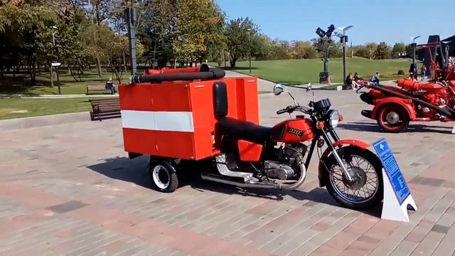 Пожарная ретро техника, мотоцикл Муравей, Бочка с помпой