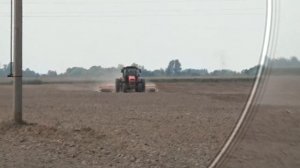 МТЗ 1222 прикатывает почву