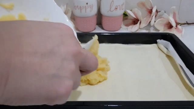 СЛОЕНЫЙ ПИРОГ С ОЧЕНЬ ВКУСНОЙ НАЧИНКОЙ!