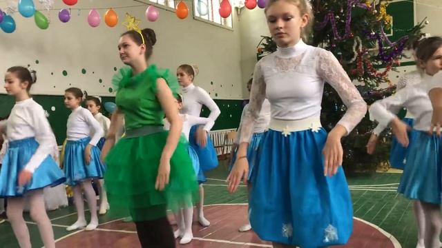 «Історія новорічної ялинки» т/к « Захарія» (старша група) - керівник Богатинська Тетяна смотреть онлайн