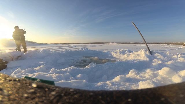 В ПОИСКАХ ЛЕНКА И ЛОВЛЯ НАЛИМА НА СТУК!!!ЯКУТИЯ!6ЧАСТЬ.FISHING FOR LENKA AND BURBOT! 12.02.22 смотреть онлайн