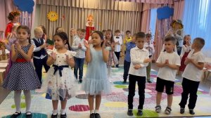 Песня «Урожай собирай» на осеннем утреннике