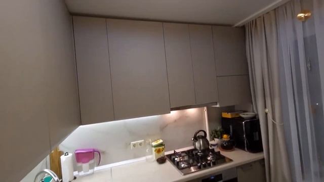 Компактная и современная кухня из АГТ для очень маленьких кухонь смотреть онлайн