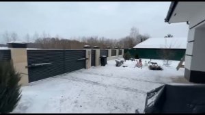 Одноэтажный современный дом с вальмовой крышей.