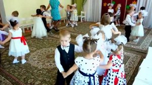 Осенний утренник Танец "Поплясать становись" 2 младшая группа
