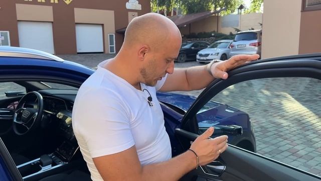 Пригнали пушку Audi E-tron і камери замість дзеркал. смотреть онлайн