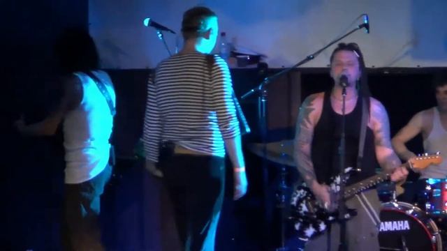 Пилот - По разбитым судьбам смотреть онлайн