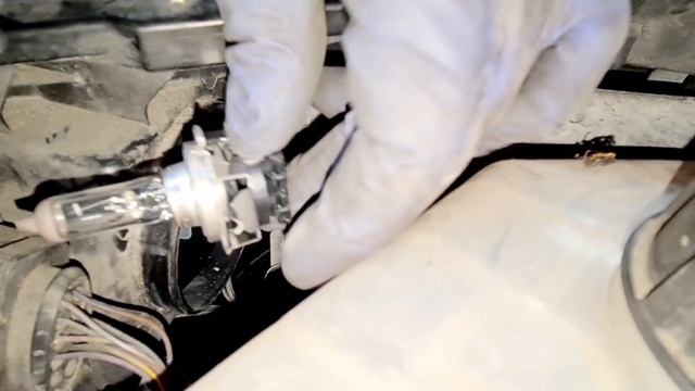 how to change the main dipped beam bulb on Ford Fiesta mk6 #headlight смотреть онлайн