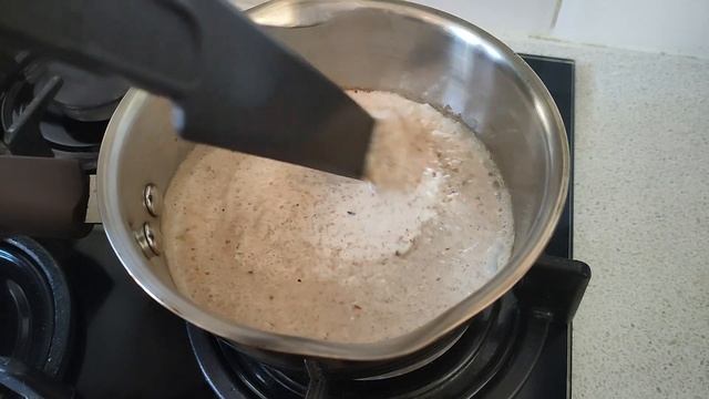 Простой в приготовлении шоколадный торт с грецкими орешками