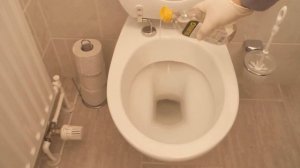 Бросьте средство для посудомойки в унитаз и ПОСМОТРИТЕ, ЧТО ПРОИСХОДИТ ?