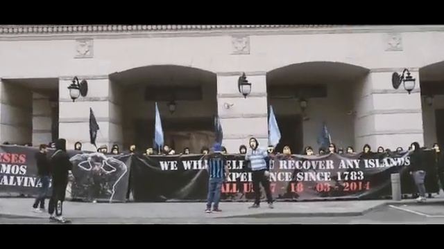 Протестная акция в поддержку Аргентины, перед Посольством Великобритании с двумя нашими автобусам смотреть онлайн