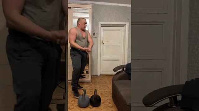 Толкнул одной рукой 2 гири 60 кг ? смотреть онлайн