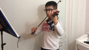 Игра на музыкальных инструментах для детей. Скрипка.