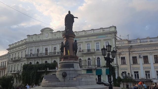 Одесса. СНОС ПАМЯТНИКА ЕКАТЕРИНЕ! НЕУЖЕЛИ БОЛЬШЕ НЕЧЕМ ЗАНЯТЬСЯ!