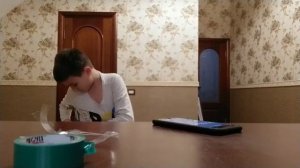 Примотал сибя к стулу 100 слоами изаленти возможно вибротса