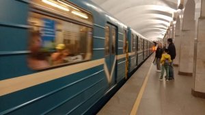 Метропоезд 81-540 Пришелец На станции Площадь Александра невского-2 Линия Ⓜ4