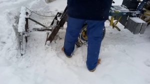 Самодельный трактор из мотоблока с передним адаптером. Уборка снега. (Лопата для снега) Часть 2.