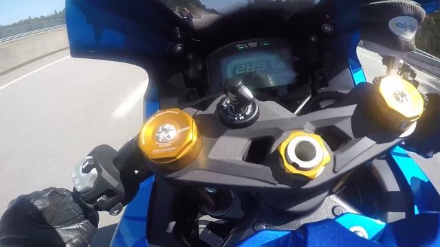 Suzuki GSXR-1000R 2017 L7 Vs Aprilia RSV4-RF 2016 Vs Suzuki GSXR1000 L7 Vs Bmw S1000rr 2017 - смотреть видео онлайн от «Сузи-Шаман» в хорошем качестве, опубликованное 29 февраля 2024 года в 11:35:28.