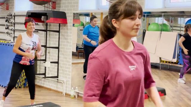 Фитнес тренировки в Перми Степ Аэробика Спорткомплекс НИКА смотреть онлайн