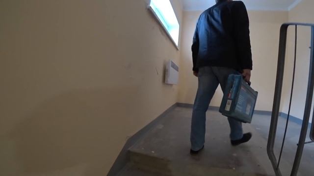 Попали на 10к на ровном месте! Мёрзнем на объекте! Поддон готов ,перегородка тоже! смотреть онлайн