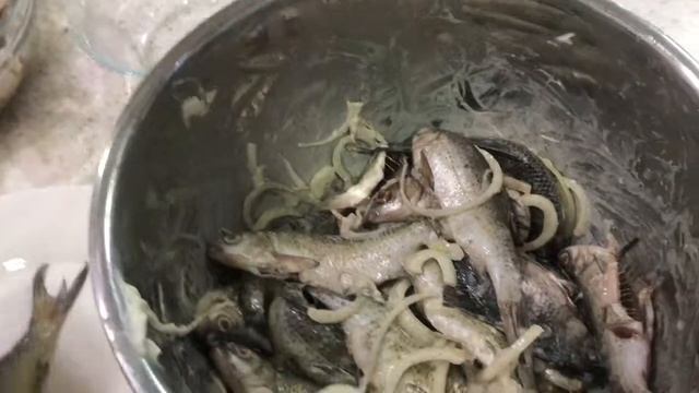 113. Как вкусно пожарить мелкую рыбу? Вобла, карась. смотреть онлайн