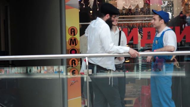 РАБОЧИЙ ПРАНКУЕТ ЛЮДЕЙ РЕАКЦИЯ ЛЮДЕЙ смотреть онлайн