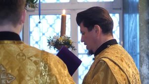 Патриарший протодиакон Константин Барган читает Евангелие в день памяти св. пророка Божия Илии.