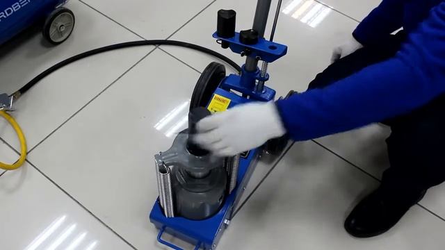 Домкрат подкатной 35 тонн NORDBERG N3335L пневмогидравлический смотреть онлайн