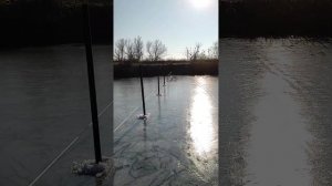 Садок для выращивания рыбы в озере
