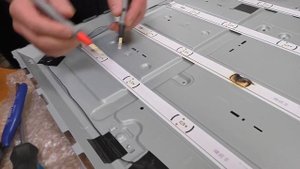 Телевизор выключился, пошел дым и запахло горелым!
