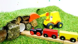 Машинки, поезд и экскаватор Мася - Тоннель в горе.mp4