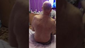 27.12.22г. Александр. Самостоятельно встаём с низкого дивана с опорой на сиденье