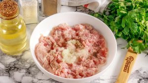 Колбаски из фарша на сковороде
