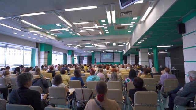 Вот что происходит когда онлайн команда встречается в одном месте. смотреть онлайн