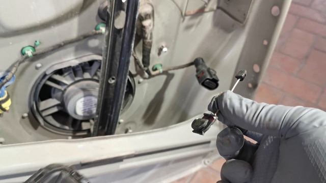 Door Lock Actuator Replacement | VW Golf MK5 смотреть онлайн