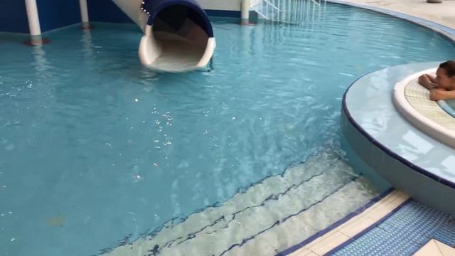 САНАТОРИЙ ЗАПОЛЯРЬЕ СОЧИ ● БАССЕЙН С МОРСКОЙ ВОДОЙ в СОЧИ ● Семья на Море смотреть онлайн