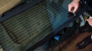 вклейка заднего стекла мазда демио