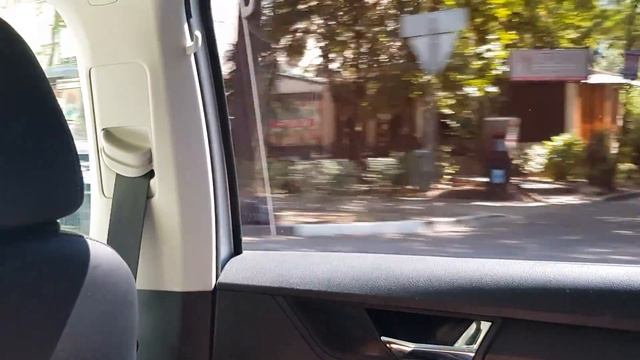 Едем на такси по Ялте, по Московской на выезд из города, взяли такси Волна до Симферополя 24.07.202