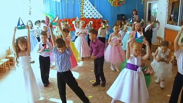 Танец 'Парус детства' фрагмент выпускного утренника  МДОУ № 1 'Карамель' г  Вологда